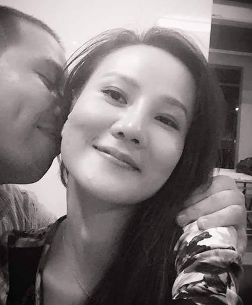 Facebook sao 27/11: Bằng Kiều thân mật bên vợ cũ - 4