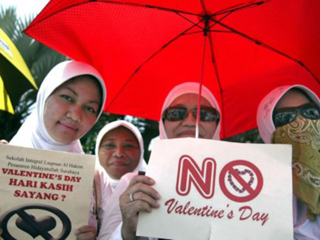 Indonesia: Cấm bán bao cao su để ngăn &#34;ăn cơm trước kẻng&#34; - 2