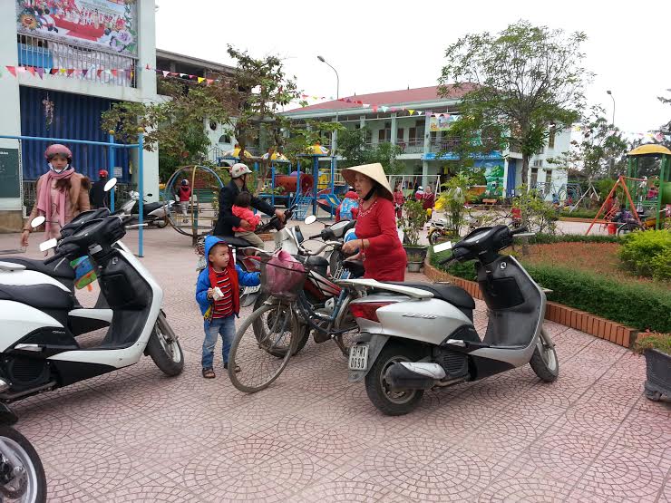 Nghệ An: Phụ huynh phải đón con sớm để cô giáo đi ăn cưới - 2