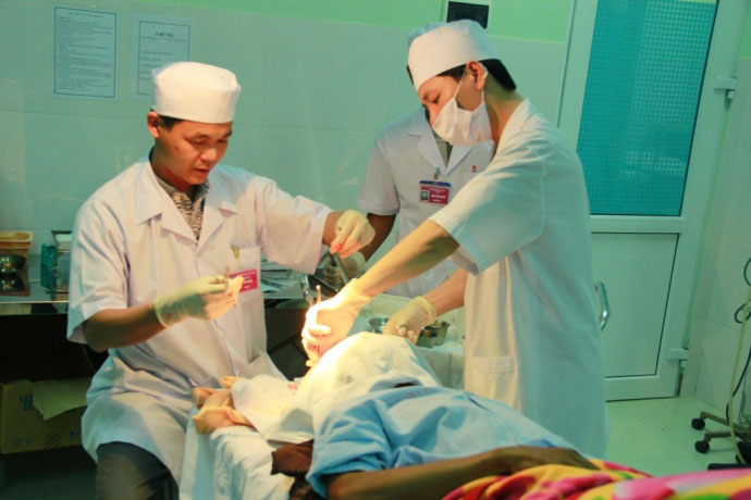 Hiện trường kinh hoàng vụ xe tải tông công nông - 12