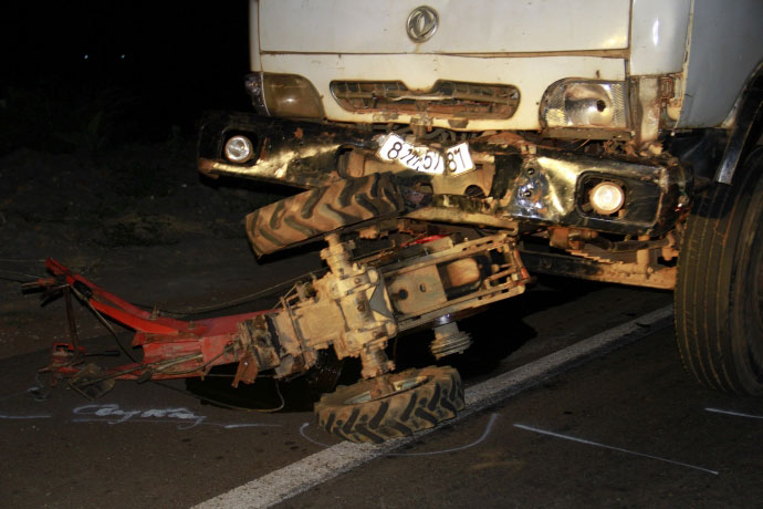 Hiện trường kinh hoàng vụ xe tải tông công nông - 2