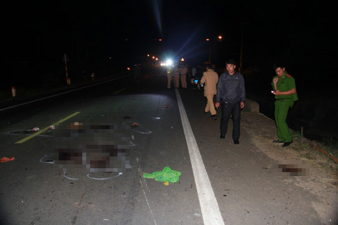 Hiện trường kinh hoàng vụ xe tải tông công nông - 6