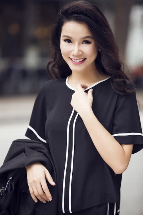 Người đẹp "Cầu vồng tình yêu" dạo phố đầu đông HN - 12