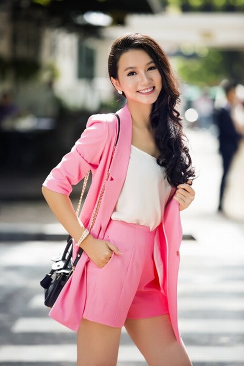 Người đẹp "Cầu vồng tình yêu" dạo phố đầu đông HN - 2