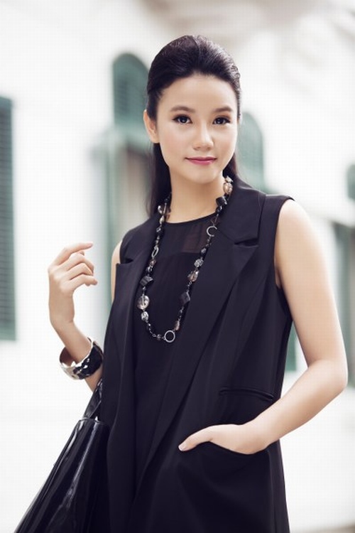 Người đẹp "Cầu vồng tình yêu" dạo phố đầu đông HN - 7