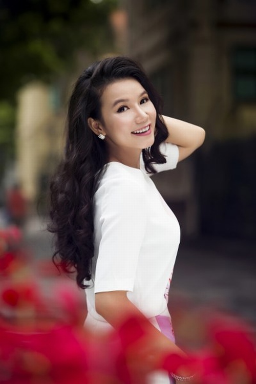 Người đẹp "Cầu vồng tình yêu" dạo phố đầu đông HN - 10