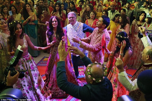 Đại gia Ấn Độ chi 480 tỷ làm đám cưới cho con trai - 1