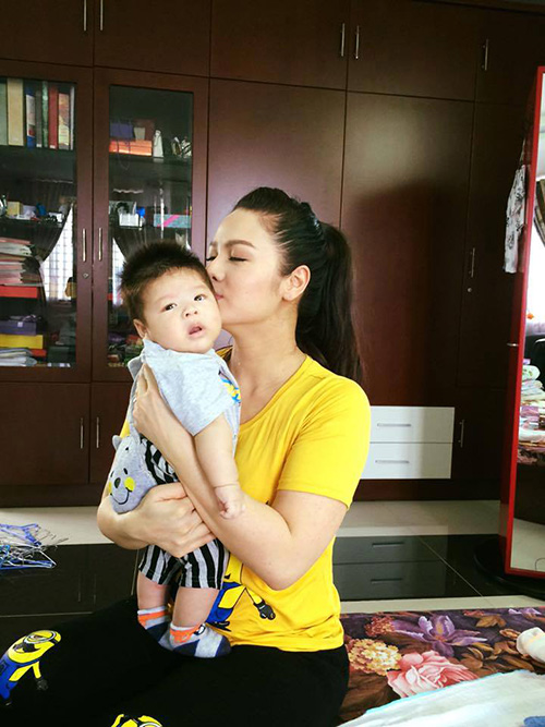 Facebook sao 30/11: Trang Trần khoe ảnh con gái yêu - 6