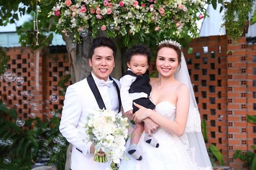 3 em bé may mắn được dự đám cưới bố mẹ trong Vbiz - 1