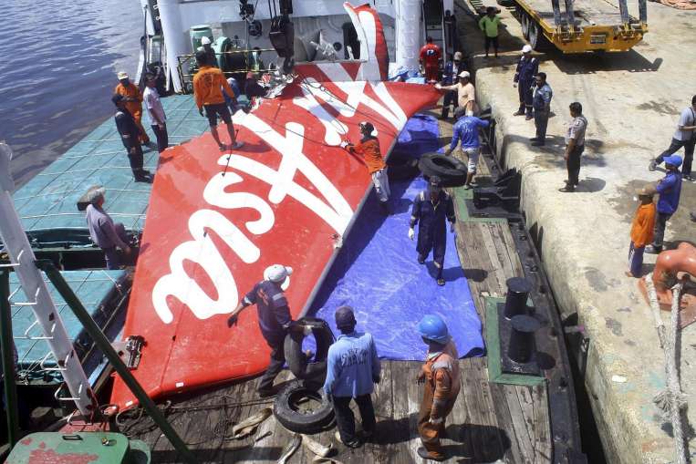Công bố nguyên nhân máy bay Indonesia chở 162 người rơi - 1