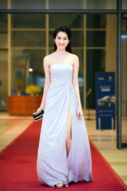 10 mẫu đầm trắng hợp mùa của sao Việt - Ngôi sao