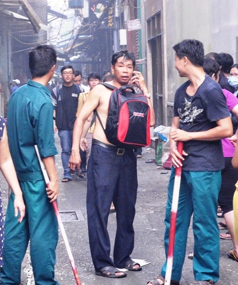 Ảnh: Cả trăm người tháo chạy khỏi “biển lửa” giữa TPHCM - 5