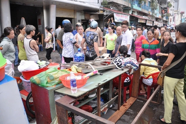 Ảnh: Cả trăm người tháo chạy khỏi “biển lửa” giữa TPHCM - 8