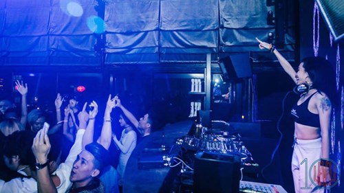 Góc khuất nghề DJ: Cạm bẫy sau ánh đèn mờ - 2