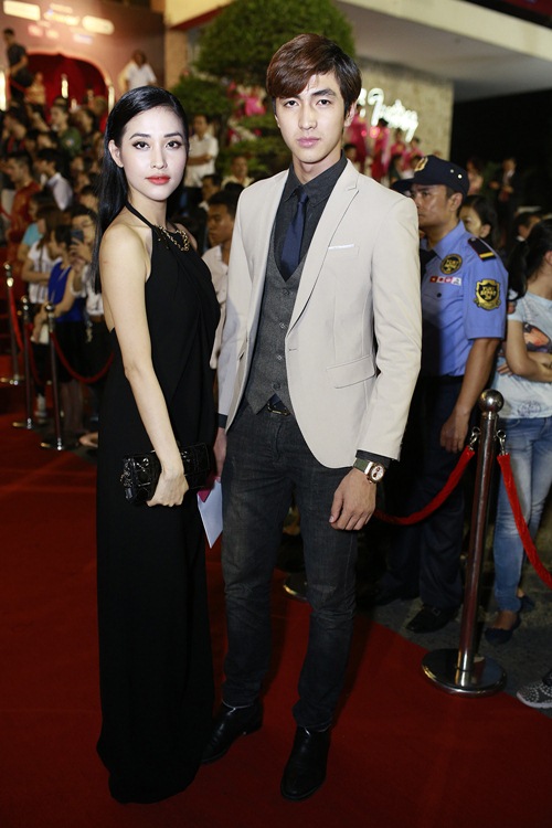 Đinh Ngọc Diệp - Victor Vũ "dính như sam" sau đính hôn - 12