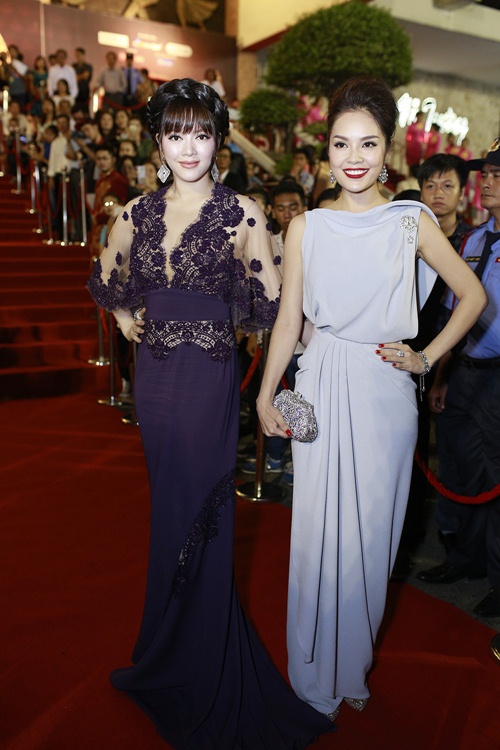 Đinh Ngọc Diệp - Victor Vũ "dính như sam" sau đính hôn - 12