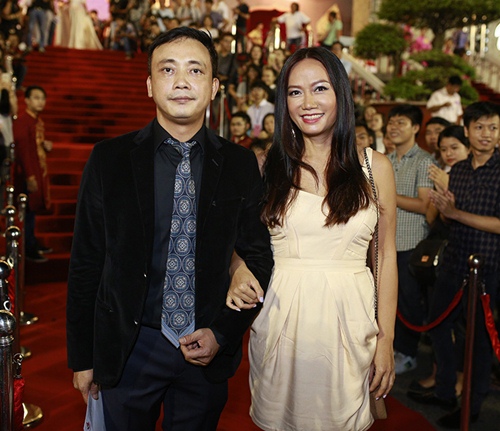 Đinh Ngọc Diệp - Victor Vũ "dính như sam" sau đính hôn - 8