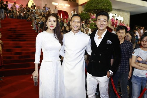 Đinh Ngọc Diệp - Victor Vũ "dính như sam" sau đính hôn - 10