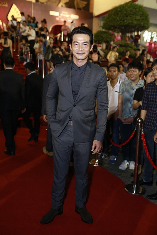 Đinh Ngọc Diệp - Victor Vũ "dính như sam" sau đính hôn - 4