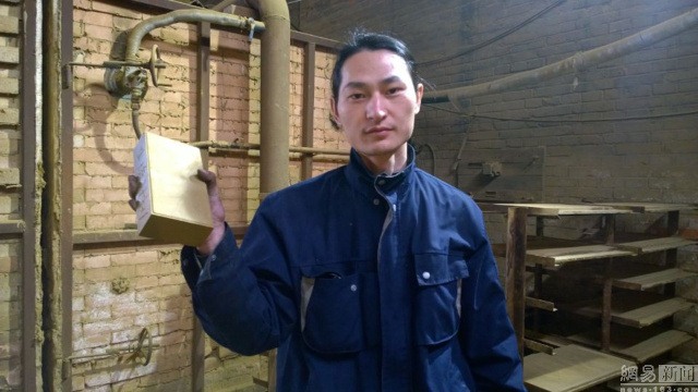 TQ: Nghệ sĩ hút bụi trên không trung đóng thành gạch - 5