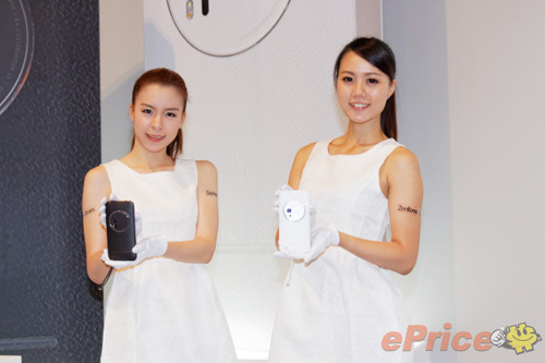 Asus ZenFone Zoom chính thức bán ra, giá cao - 2