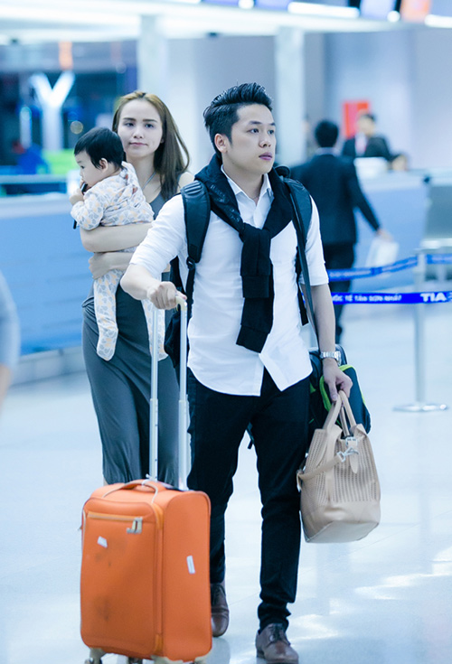 Con trai Diễm Hương "thưởng ngoạn" Paris cùng bố mẹ - 8