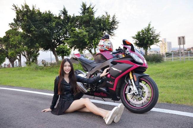 Xế khủng của Phiêu Phiêu được so sánh với quái vật và chịu thuần phục dưới tay cô nàng. Mọi người vật thường nói đùa rằng xế của Phiêu Phiêu và cô nàng tạo thành một cặp đôi "Người đẹp và quái vật".