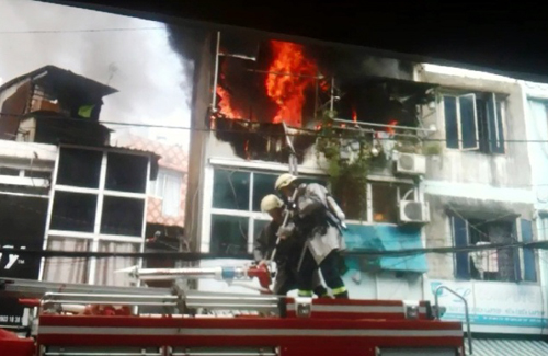 Căn nhà gần ga Sài Gòn rực lửa sau tiếng nổ lớn - 1