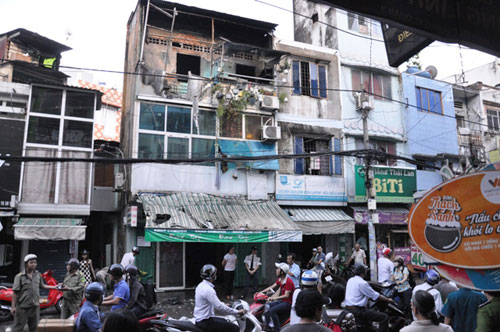 Căn nhà gần ga Sài Gòn rực lửa sau tiếng nổ lớn - 3