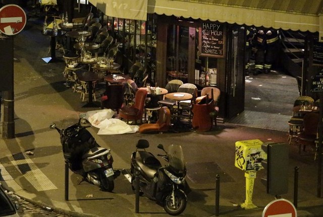 Pháp: Quán bar bị khủng bố tấn công mở cửa hôm nay - 1