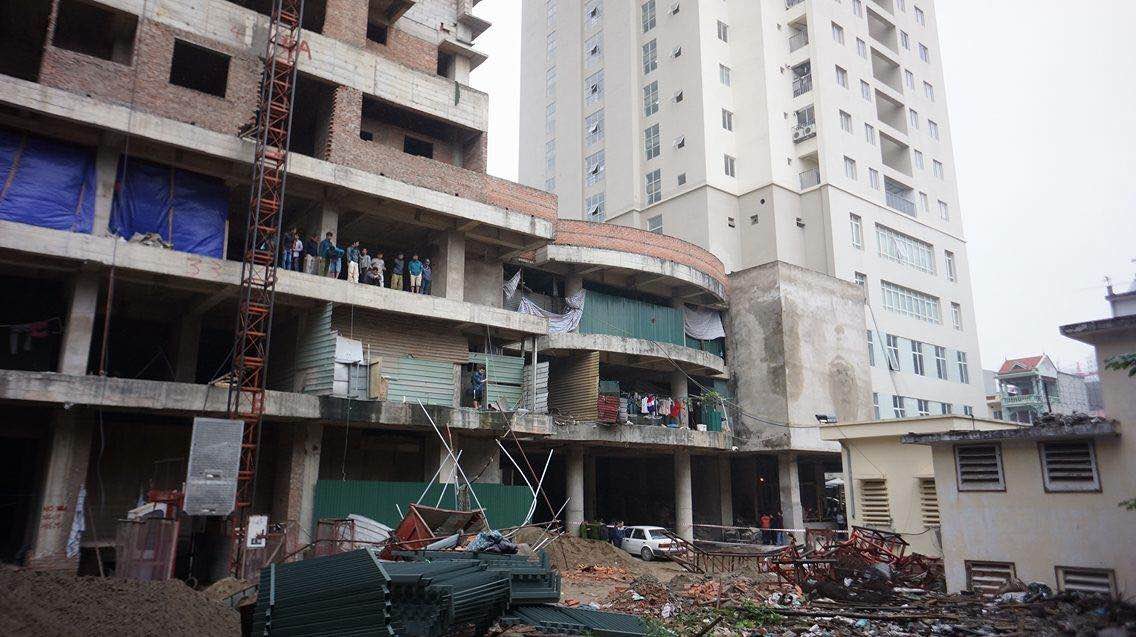 Rơi thang tải vật liệu xây dựng, 3 người thương vong - 2