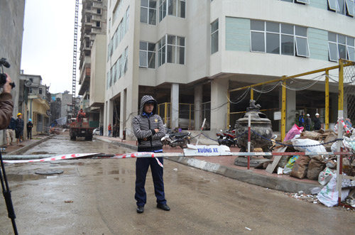 Rơi thang tải vật liệu xây dựng, 3 người thương vong - 6