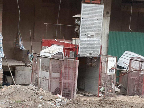 Rơi thang tải vật liệu xây dựng, 3 người thương vong - 4