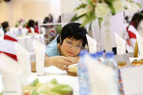 Facebook sao 4/12: Hồ Ngọc Hà "chả có gì... chỉ có già" - 2