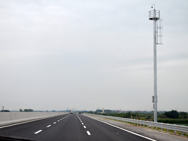 Cao tốc HN- HP: Camera soi rõ phương tiện cách xa 1km - 1