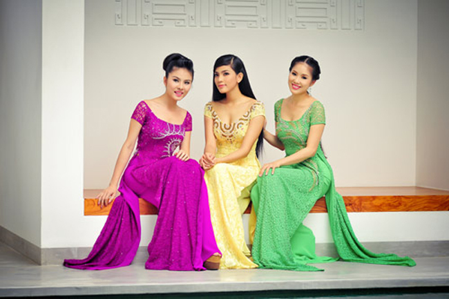 Trương Thị May, Lê Phương và Vân Trang đẹp dịu dàng trong tà áo dài.