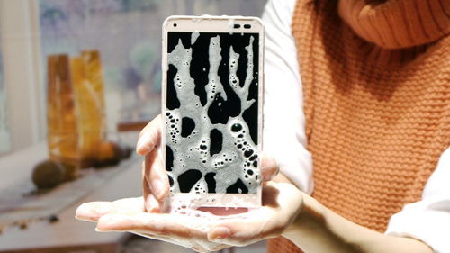 Ra mắt smartphone có thể rửa bằng xà phòng, chống nước nóng - 1