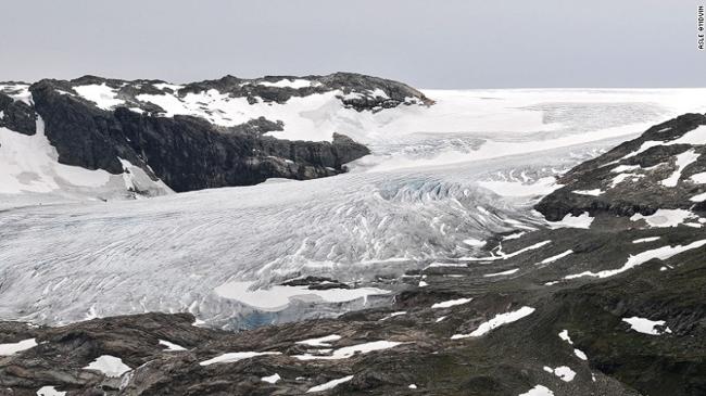 Hành tinh Hoth trong "Chiến tranh giữa các" vì sao 5 “Đế chế phản công” được quay tại ngôi làng Finse, Nauy. Cảnh quay cơn bão tuyết được quay ở phía sau của khách sạn Finse 1222 và những cảnh chiến trường quay ở sông băng gần đó.