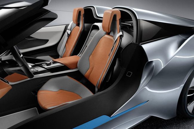 Theo thông tin được BMW công bố cách đây ít lâu, toàn bộ lượng xe BMW i8 Spyder dự định xuất xưởng trong năm 2015 và mức giá cơ bản của chiếc siêu xe này tại Mỹ có thể lên tới 135.700 USD.