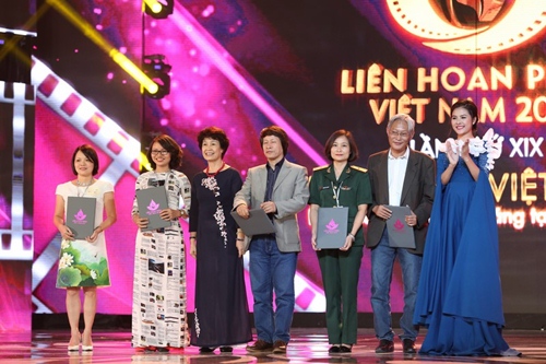 Phim &#34;Hoa vàng cỏ xanh&#34; bội thu giải thưởng ở LHP VN 19 - 4