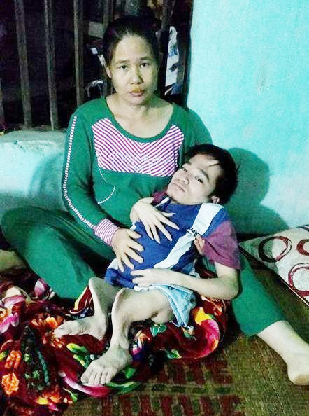 Chàng trai tật nguyền viết đơn bằng máu đòi lại công bằng - 2