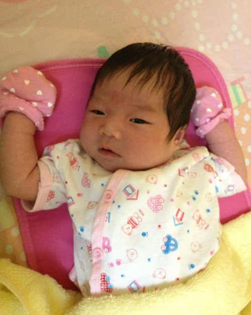 Con gái Lương Bích Hữu lần đầu lộ diện - 2