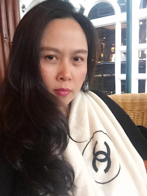 Facebook sao 7/12: Hà Hồ khoe ảnh ôm hôn trai trẻ - 2