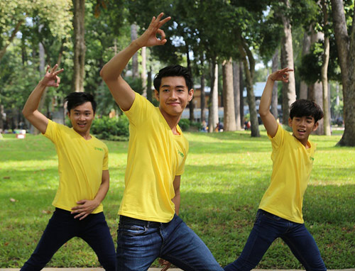 Những “vũ điệu ăn bánh” cực dễ thương của giới trẻ - 1