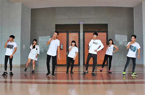 Những “vũ điệu ăn bánh” cực dễ thương của giới trẻ - 5