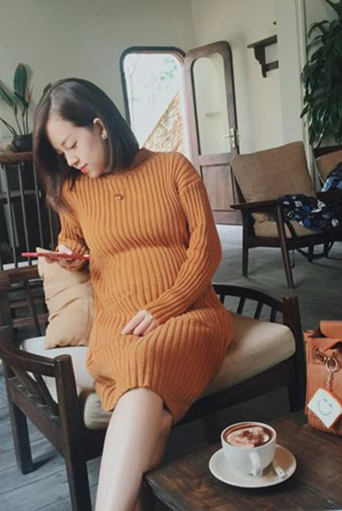 Facebook sao 7/12: Hà Hồ khoe ảnh ôm hôn trai trẻ - 6