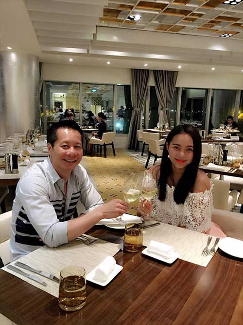 Facebook sao 7/12: Hà Hồ khoe ảnh ôm hôn trai trẻ - 8