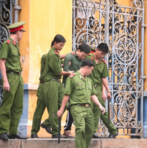 "Yêu râu xanh" đạp vành móng ngựa vì kêu oan bất thành - 2