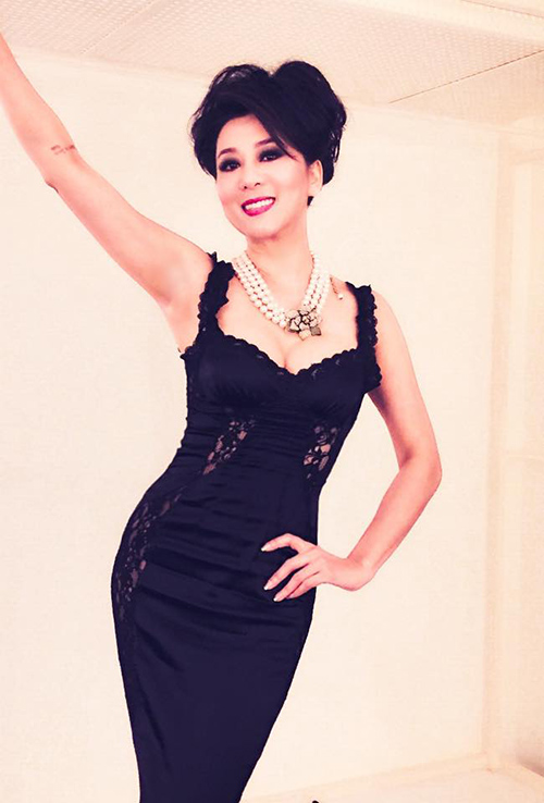 Facebook sao 8/12: Hiệp Gà khoe bạn gái mới sành điệu - 8