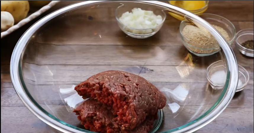 Chả bò chiên nấm ăn kèm cơm nóng ngon tuyệt - 1